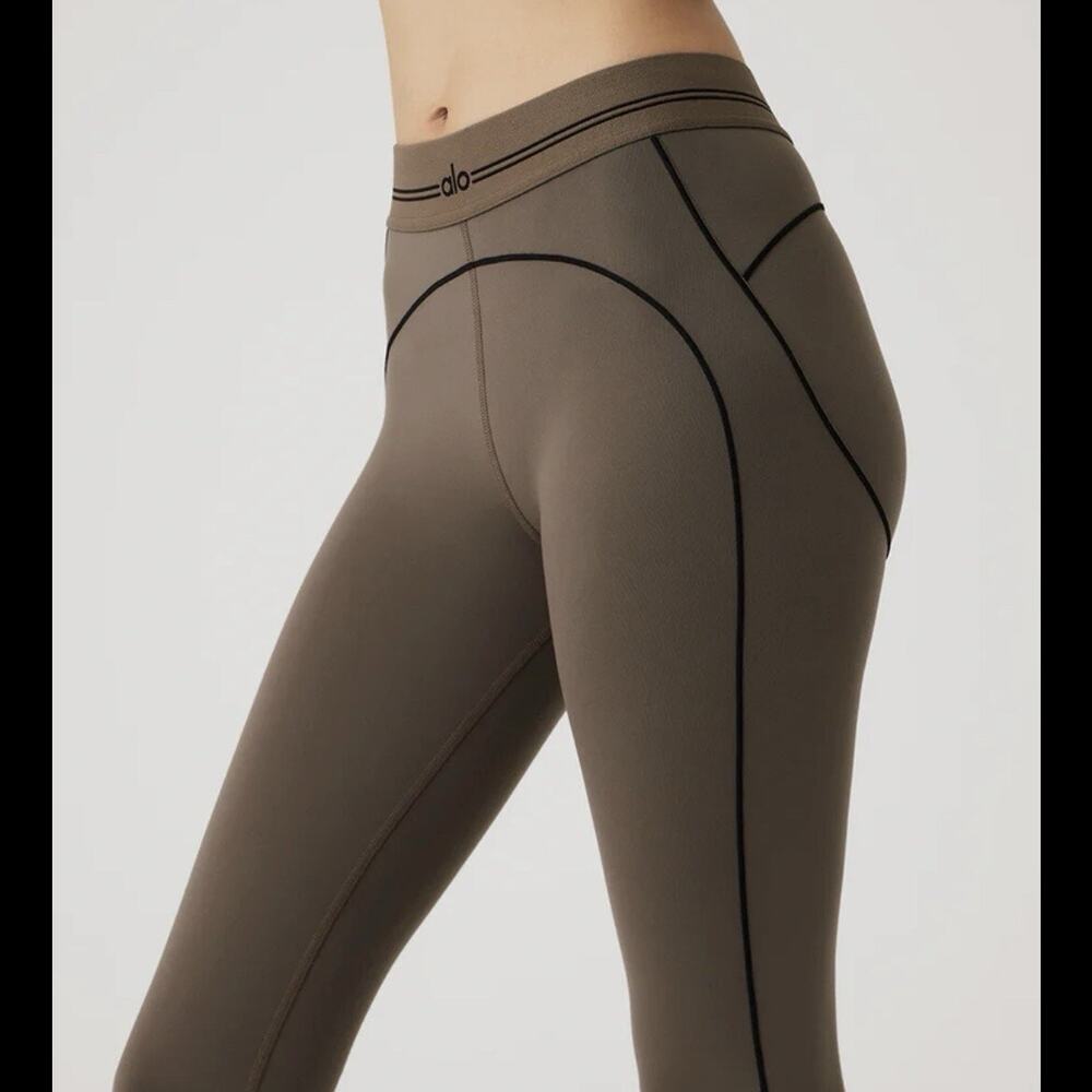Alo Airbrush High-Waist Heart Throb Legging